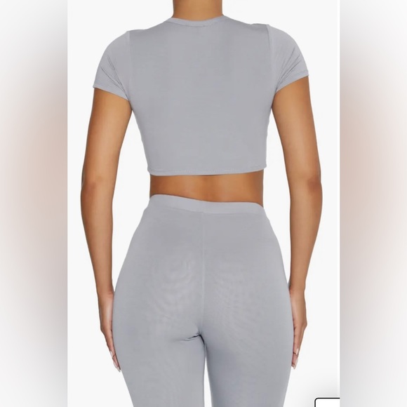 Naked Wardrobe NWOT Crewneck Crop Tee Shirt in Silver Grey - Picture 3 of 7
